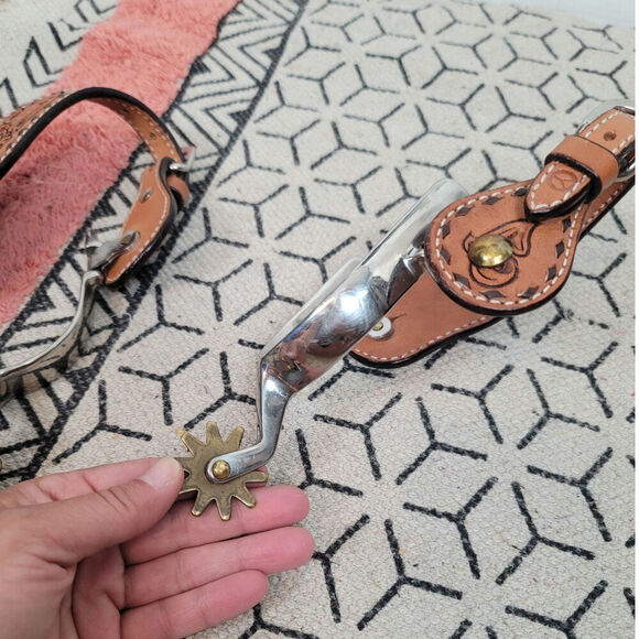FLORAL & SILVER ADJUSTABLE BUCKLE COWBOY SPURS - Picture 8 of 16